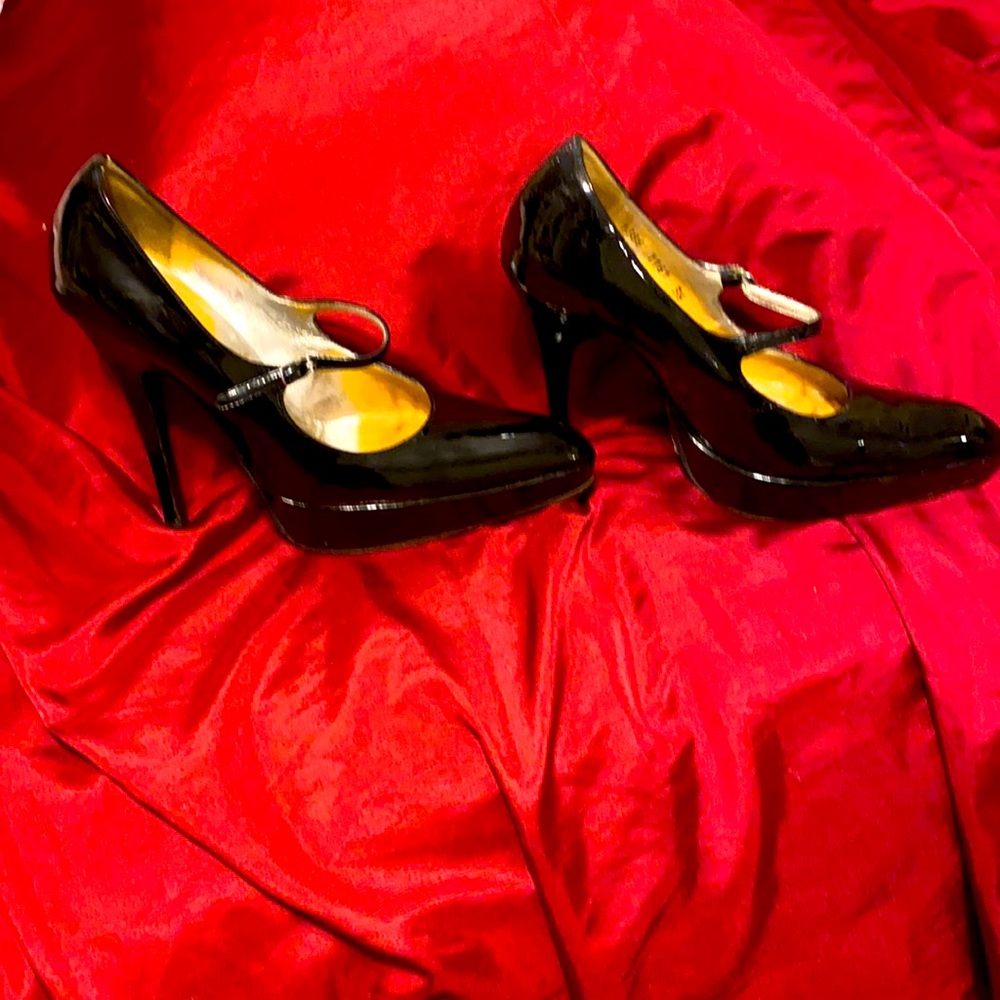 Dolce Gabbana Patent  leather baby  doll shoes